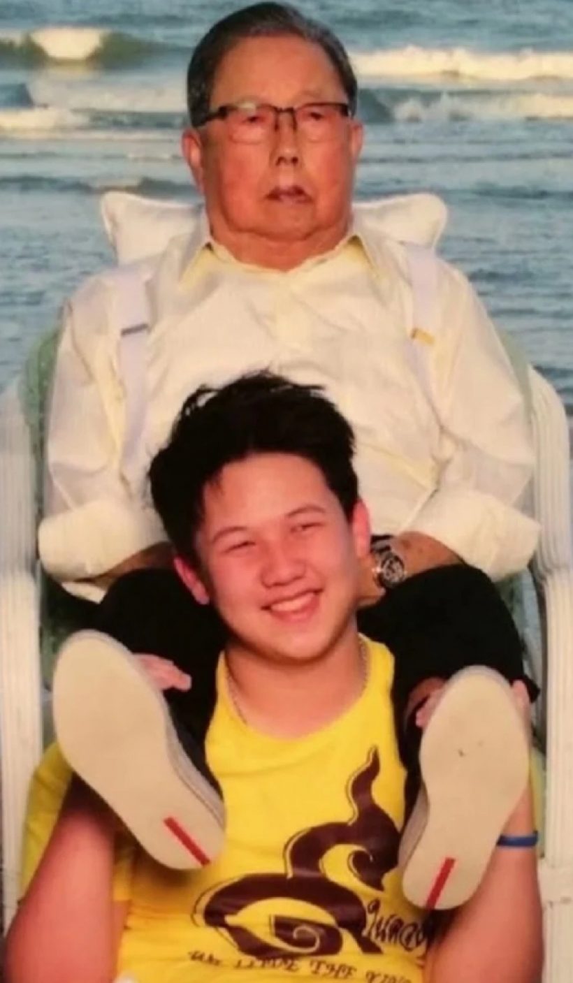 DNAอยู่บนหน้า! ส่องคุณตาสมัยหนุ่ม เหมือนทรายสก๊อตจนขนลุก