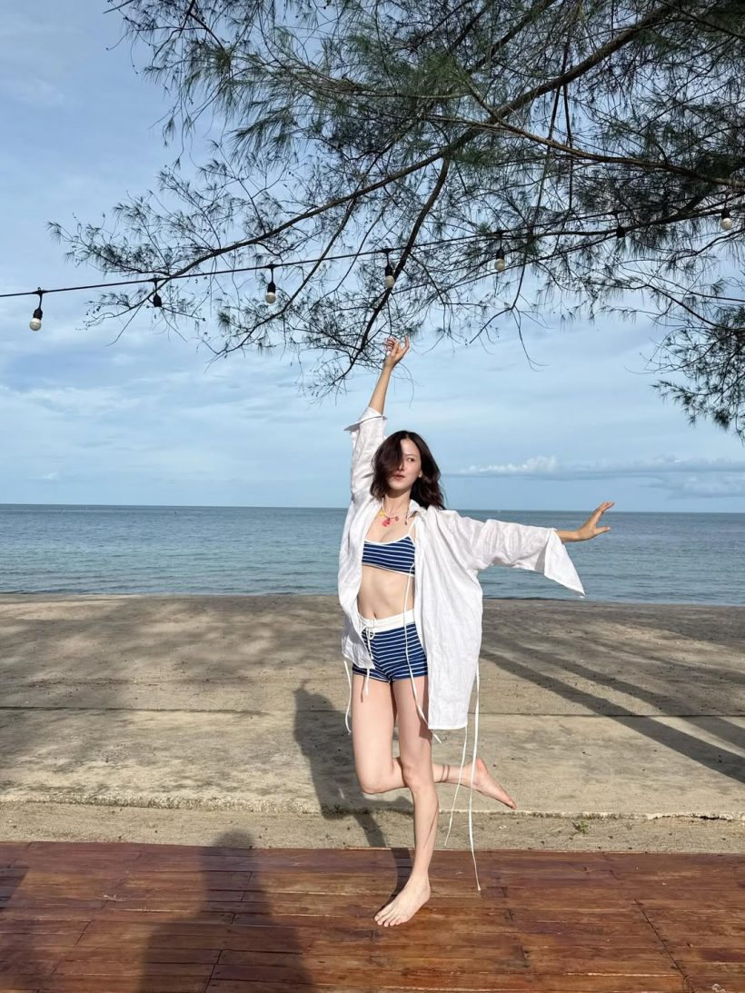 อุ๊ย! ใครนะหนุ่มหล่อข้าง ใบเฟิร์น ทำแฟนๆแห่จับตาทั้งไอจี