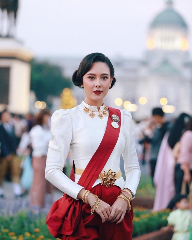 ส่อง! แซมมี่ เคาวเวลล์ ในลุคชุดไทย ร่วมงาน อุ่นไอรัก สวยสง่า งามอย่างไทย งดงามแท้