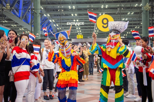 พร้อมเเล้ว! ฟ้าใส ปวีณสุดา ออกเดินทางชิงมงฯMU2019 เเฟนนางงามเเห่ส่งเพียบ