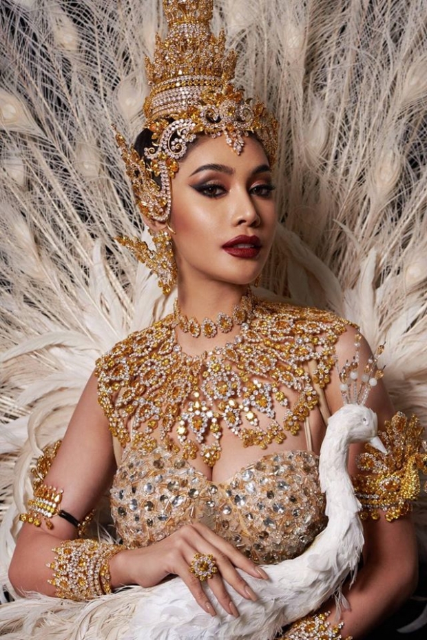 อลังการ!! เปิดตัวชุดประจำชาติ นกยูงแห่งล้านนา” สู้ศึกเวที Miss Intercontinental 2019 ประเทศอียิปต์ 