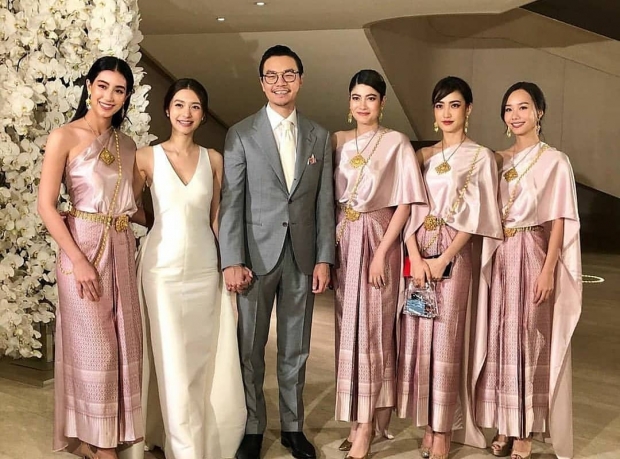 สวย-เรียบหรู! เปิดลุคที่ 2 ของ มิว นิษฐา ในชุดเจ้าสาวสีขาวพิธีฉลองงานหมั้น 