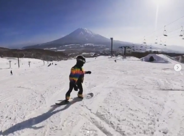 ทักษะขึ้นเทพ!! เเต้ว ณฐพร โชว์ลีลาเล่นสกีที่ญี่ปุ่น เล่นเก่งดูเพลินมาก (คลิป) 