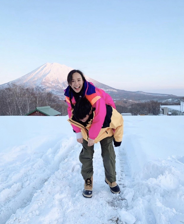 ทักษะขั้นเทพ!! เต้ย จรินทร์พร โชว์ลีลาเล่นสกีที่ญี่ปุ่น เล่นเก่งดูเเล้วเพลินมาก (คลิป) 
