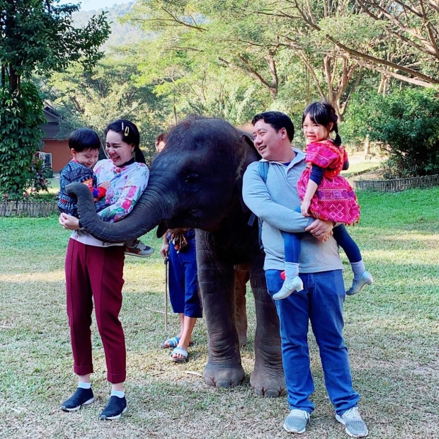  แบบนี้ก็ได้เหรอ?..นุ้ย สุจิรา ใช้มาสก์สลับกับสามี บอกเพื่อความคุ้มค่า ลูกสองแล้วต้องประหยัด