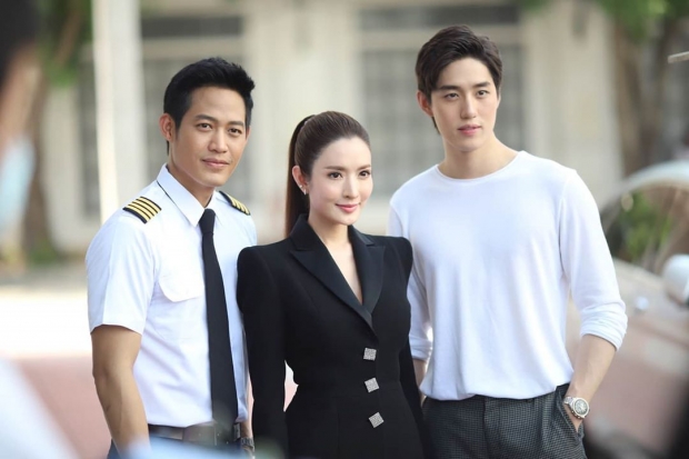 เคมีเข้ากันมาก “เเอฟ-ต่อ” โชว์ความหวานขึ้นปก นิตยสาร “เเพรว” 