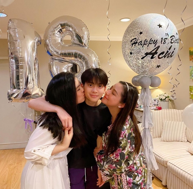 ภาพสุดอบอุ่นพร้อมหน้า2ครอบครัว ฉลองวันเกิด น้องอชิ ครบวัย 18 ปี