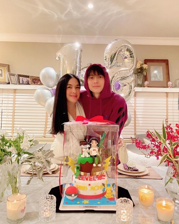 ภาพสุดอบอุ่นพร้อมหน้า2ครอบครัว ฉลองวันเกิด น้องอชิ ครบวัย 18 ปี