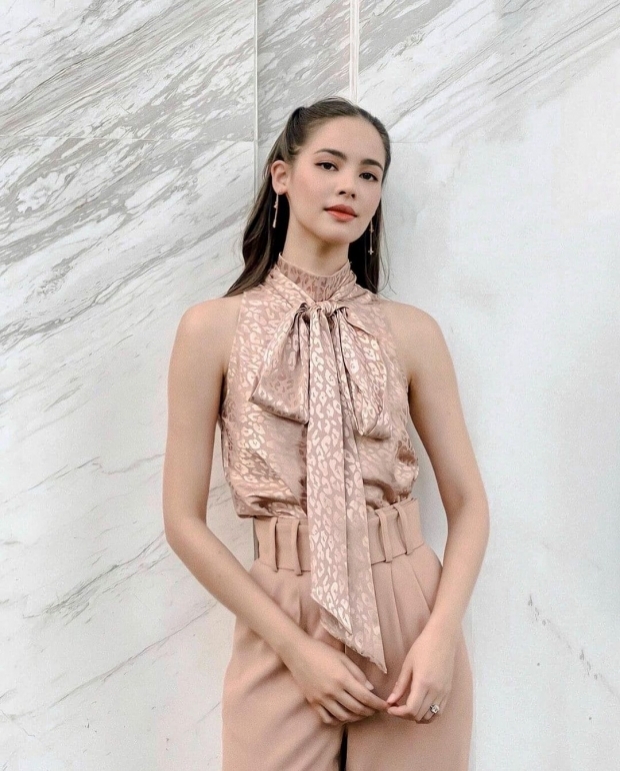 ญาญ่า อวดลุคกักตัวรอดูละครแฟน ณเดชน์ เห็นแล้วรีบคอมเมนต์รัวๆ 