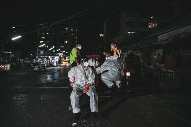 ปรบมือรัวๆ เต๋า สมชาย ใส่ชุด PPE ลุยลงพื้นที่พ่นยาฆ่าโควิด