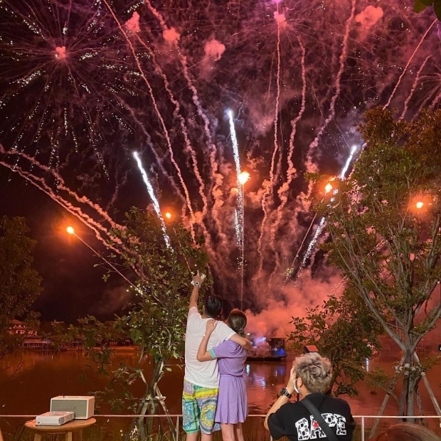 ชาวบ้านด่าเละ! เซบาสเตียน จุดพลุเซอร์ไพรส์วันเกิด ดิว อริสรา ซัดไร้สมอง