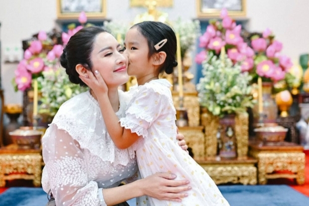 ยิ้มตามๆกัน น้องปีใหม่ แปะภาพดาราหนุ่มดีกรีไม่ธรรมดา ส่งคุณครู