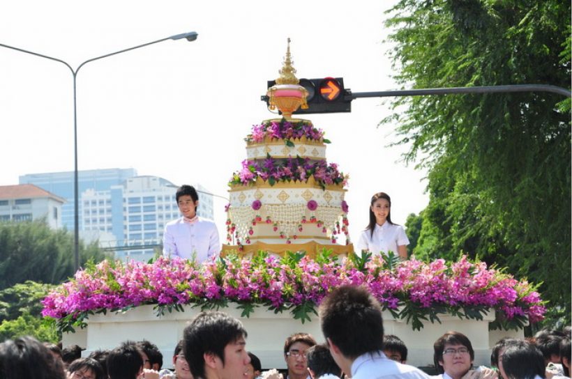 ย้อนชมภาพดาราผู้อัญเชิญฯ งานฟุตบอลประเพณี ก่อนเฉิดฉายในวงการบันเทิง