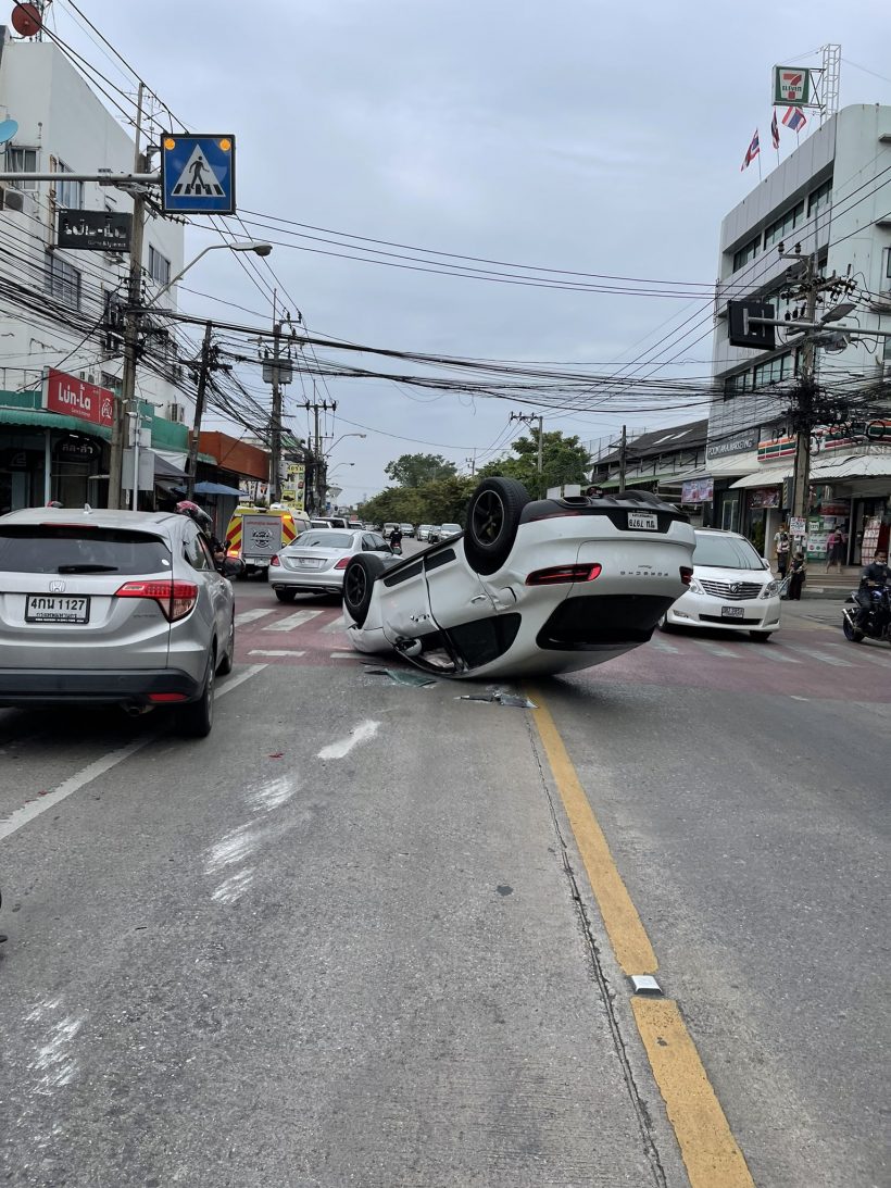 เปิดสภาพรถหรู คริส พีรวัส หลังประสบอุบัติเหตุพลิกคว่ำ