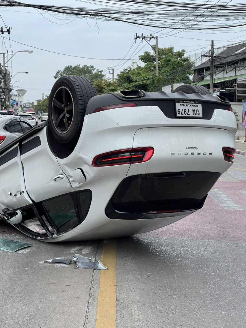 เปิดสภาพรถหรู คริส พีรวัส หลังประสบอุบัติเหตุพลิกคว่ำ