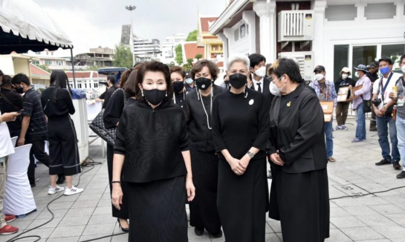 ประมวลภาพบรรยากาศ พิธีรดน้ำศพ ต้อย เศรษฐา 