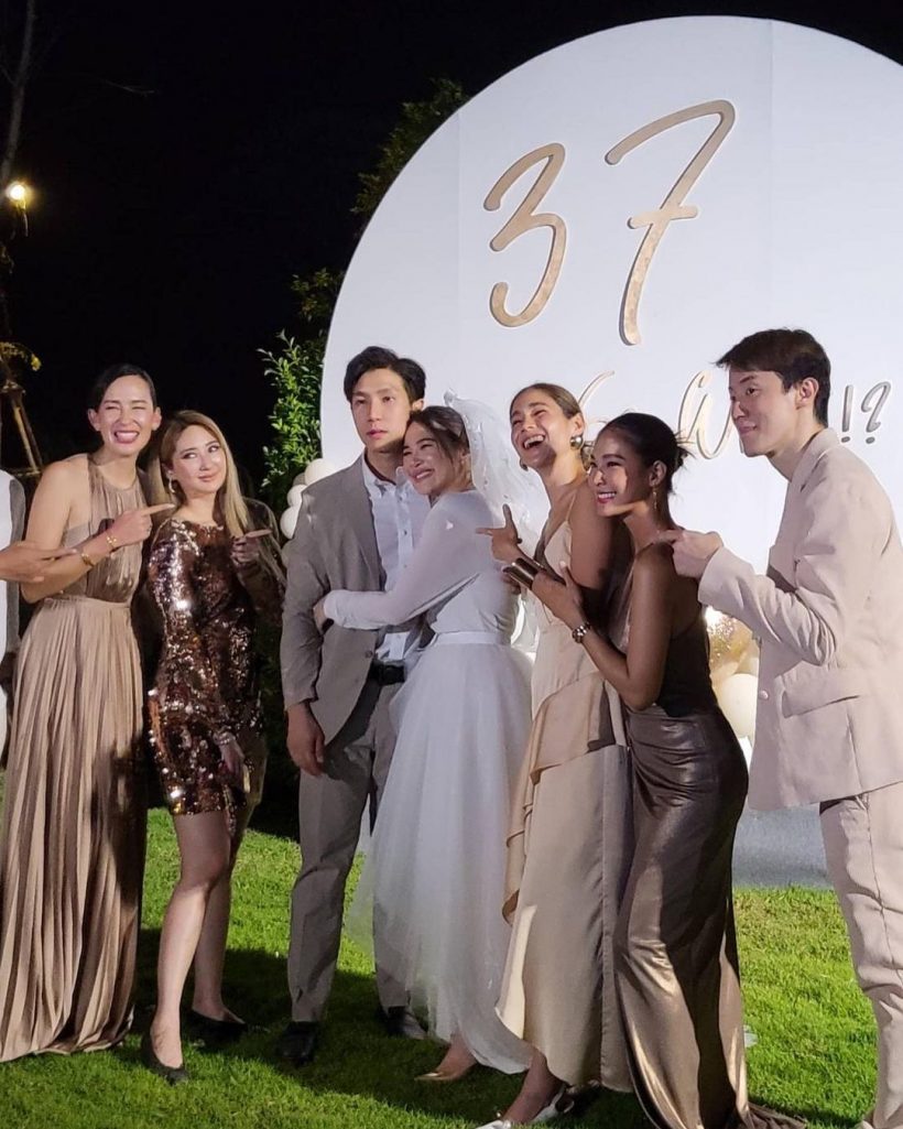 ยินดีด้วย!ดาราสาวถูกแฟนหนุ่มเซอร์ไพรส์คุกเข่าขอแต่งแล้ว