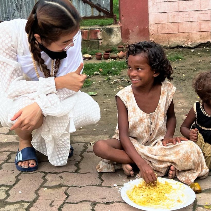  สาวสุดแซ่บเปิดภาพแสวงบุญ ขึ้นยอดเขาคิชกูฏที่อินเดียปิติจนพูดไม่ถูก