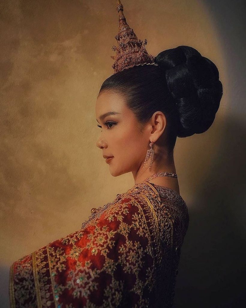  ว๊าว! ดาราลูก3ใส่ชุดดไทยสวยสง่า สมเป็นสะใภ้จ้าวแห่งบ้านจักรพงษ์ 