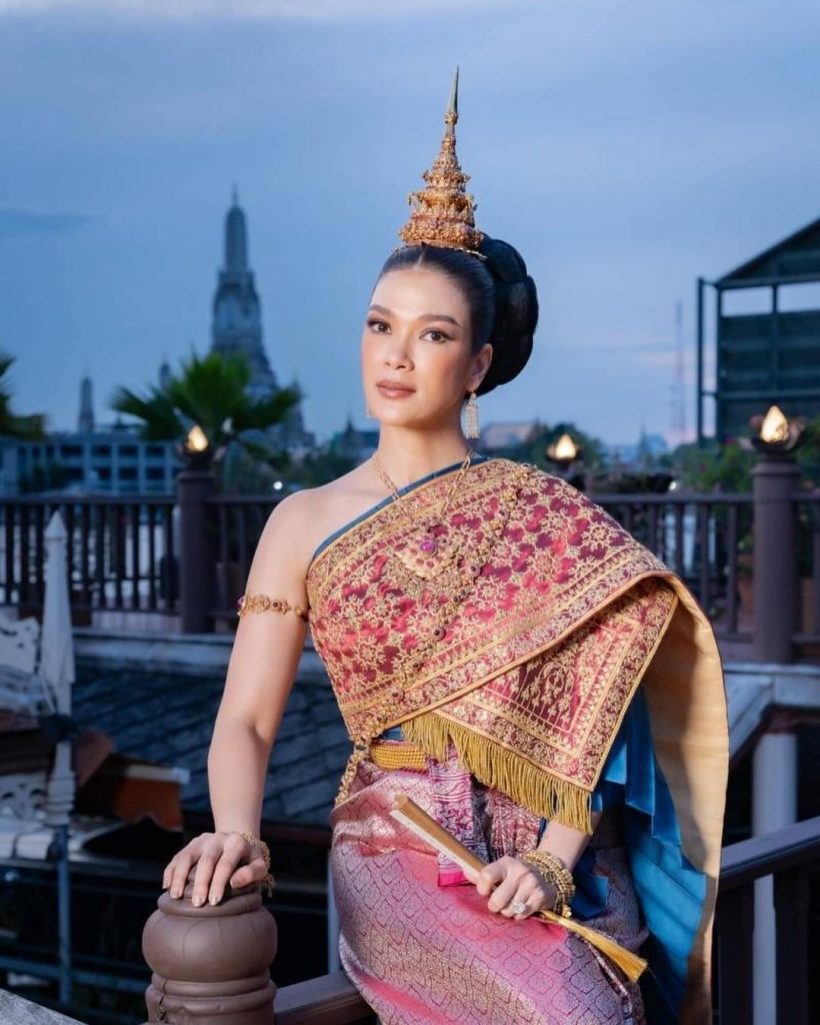  ว๊าว! ดาราลูก3ใส่ชุดดไทยสวยสง่า สมเป็นสะใภ้จ้าวแห่งบ้านจักรพงษ์ 