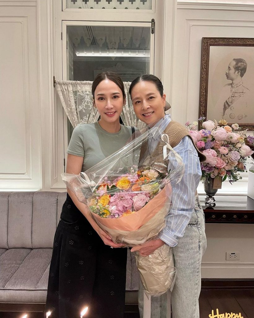 คนนี้แหละพี่สาวในวงการสุดเลิฟ  อั้ม พัชราภา ซัพพอร์ตห่วงใยกันตลอด