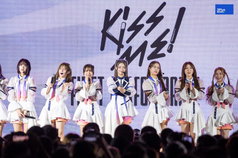 “BNK48” เปิดตัวเพลง “Kiss me! (ให้ฉันได้รู้)” ร่วมงาน JYP ครั้งแรก!