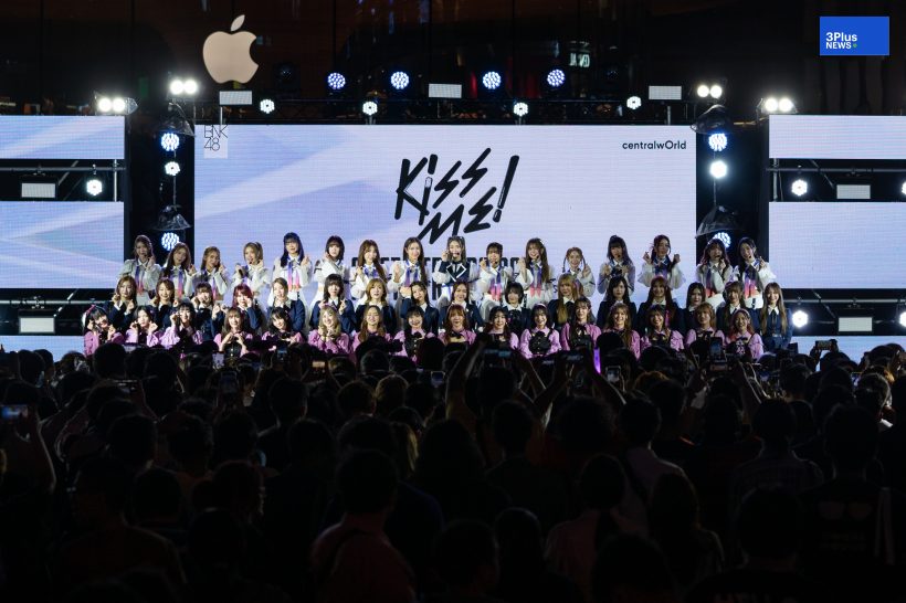 “BNK48” เปิดตัวเพลง “Kiss me! (ให้ฉันได้รู้)” ร่วมงาน JYP ครั้งแรก!