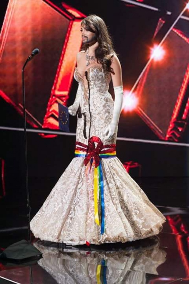 ชุดประจำชาติสุดแหวก!!  Miss Universe 2015 ยิ่งกว่างานแฟนซี