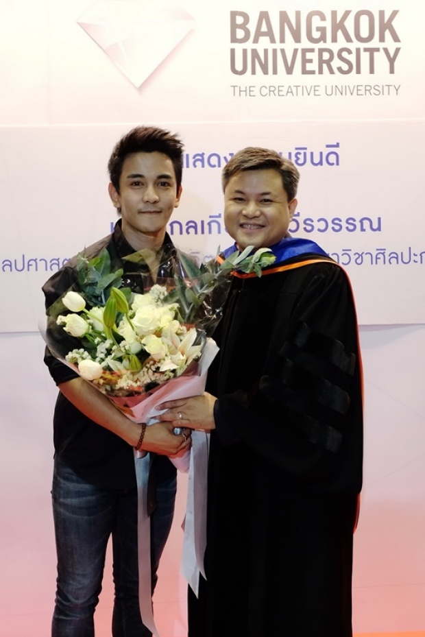 “บอย-ถกลเกียรติ” รับปริญญาดุษฎีบัณฑิตกิตติมศักดิ์จาก ม.กรุงเทพ 