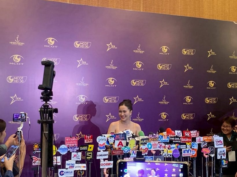เธอคนนี้ อยู่ในวงการบันเทิงมาตั้ง 17 ปี แต่เพิ่งมาดังตอนแก่