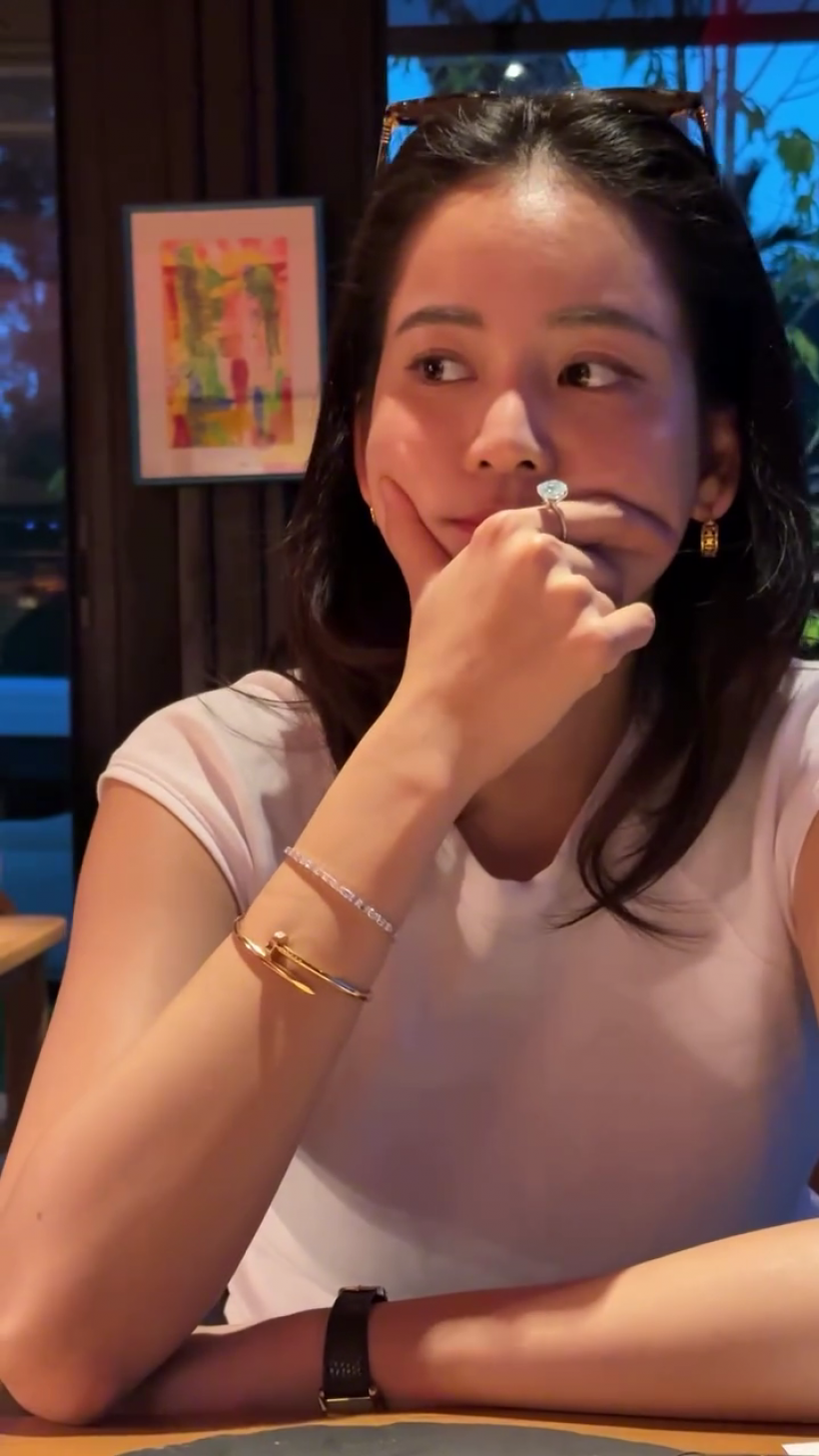 อาเล็ก เซอร์ไพรส์วันเกิด โบว์ เมลดา สวมเเหวนเพชรขอเเต่งเเล้ว