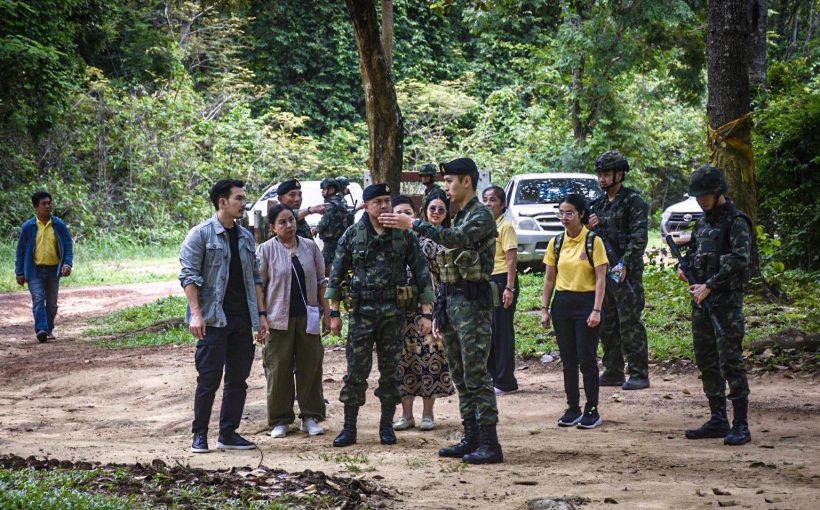พระเอกดังใจหล่อมาก! ลงพื้นที่ ติดแนวชายแดนไทย- กัมพูชา