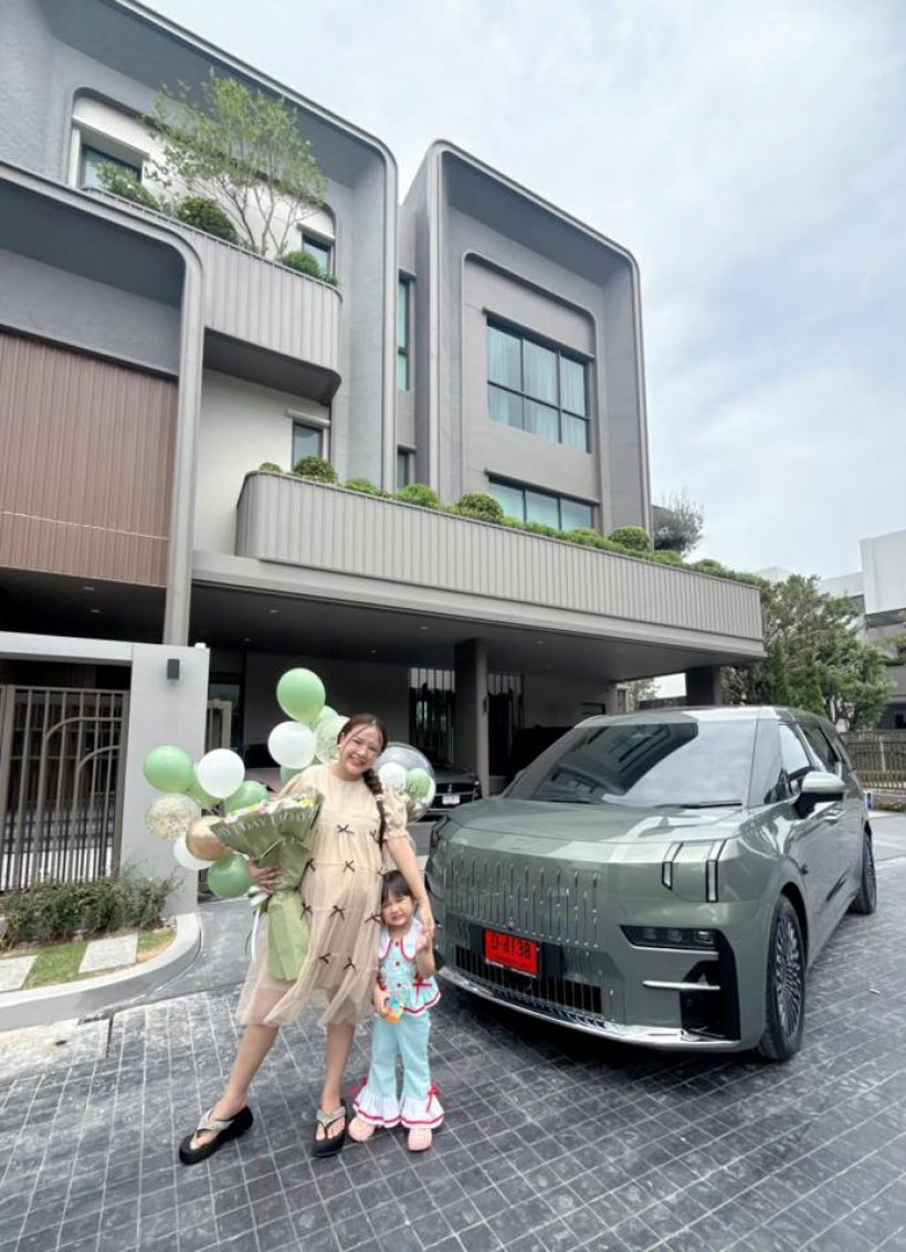 ปังมาก! เจนนี่-ยิว เพิ่งซื้อบ้าน100ล้าน ล่าสุดออกรถหรูให้ลูกด้วย