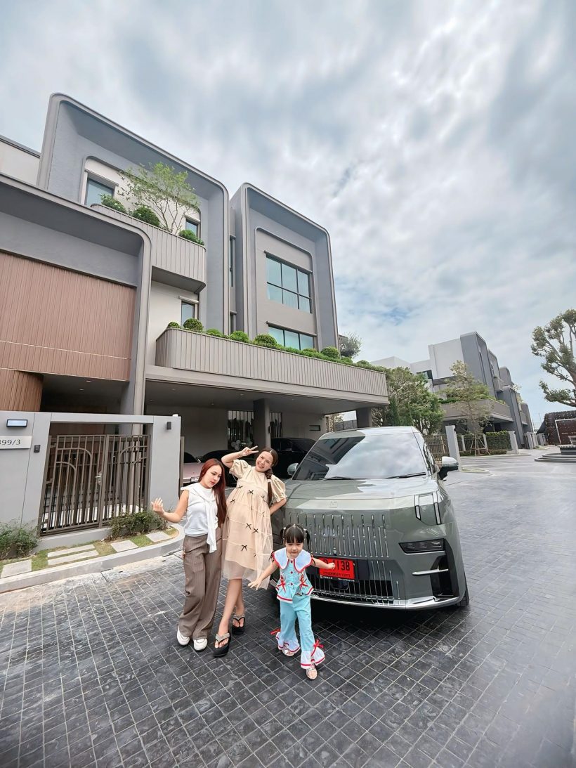 ปังมาก! เจนนี่-ยิว เพิ่งซื้อบ้าน100ล้าน ล่าสุดออกรถหรูให้ลูกด้วย