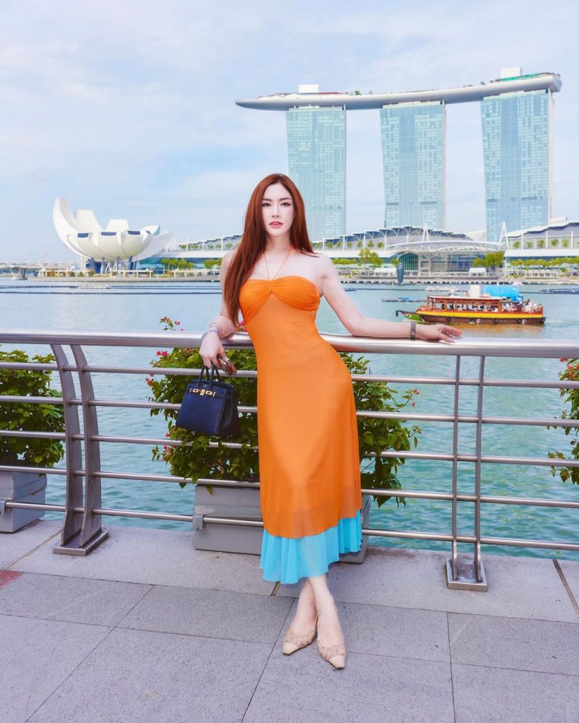แยกแทบไม่ออกแล้ว! ผจก.ใหม่ ดาวิกา สวยวันสวยคืนสุดๆ