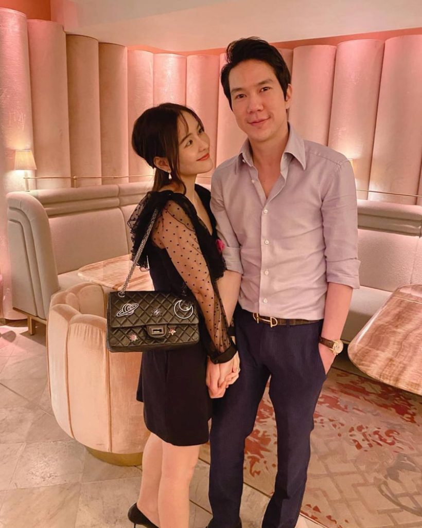 ออม สุชาร์ ร่ำไห้พูดถึงแฟนหนุ่ม แอมป์ พิธา ขอบคุณที่เคียงข้าง