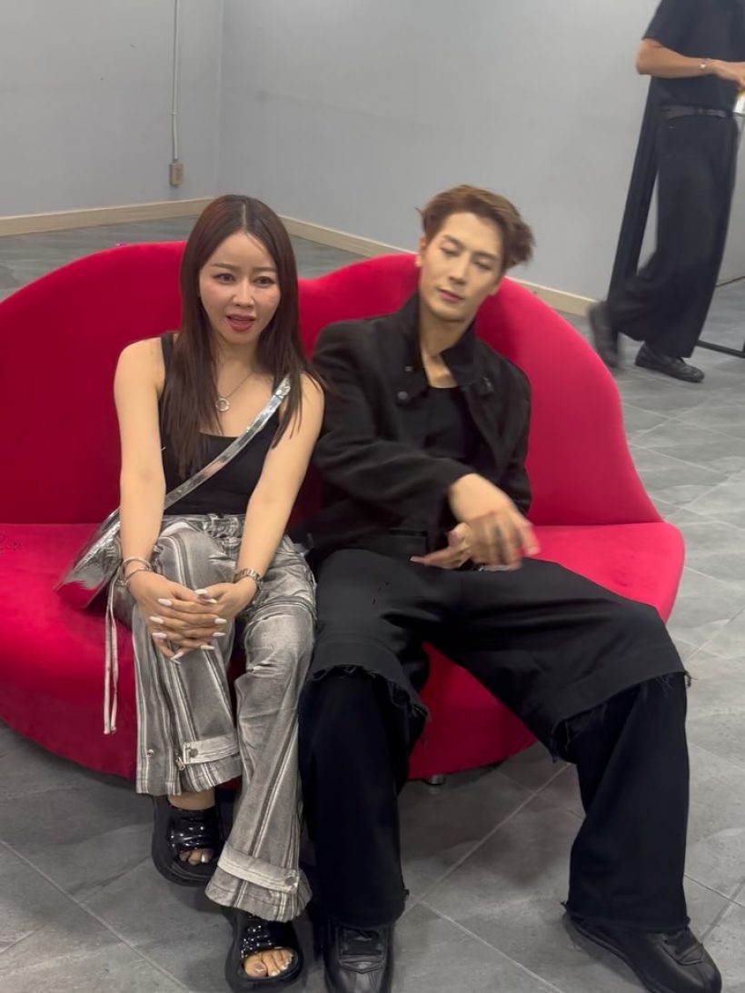 กรี๊ดทั้งโซเชียล! แจ็คสัน หวัง โอบกอด-ถ่ายรูปกับ สาวสวยชื่อดังคนนี้