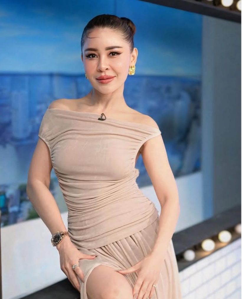 อึ้งทั้งวงการ! เธอคนนี้รวยจริง วางเงินสดกองใหญ่ ซื้อทองเก็บ