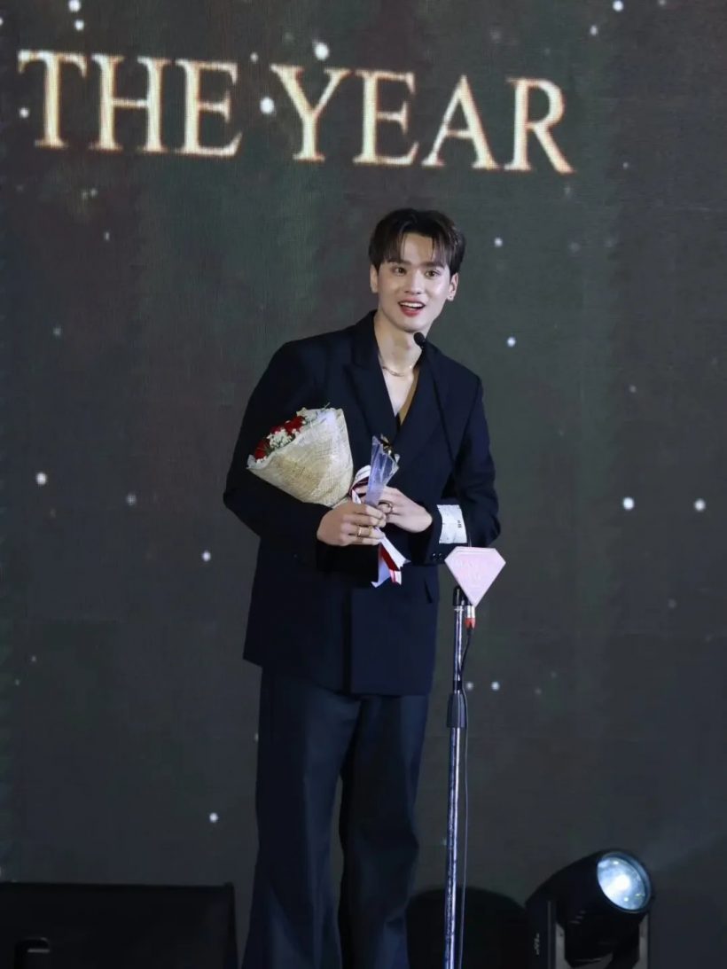 ยอมรับว่าปังจริง! พระเอกคนนี้ รางวัลใหญ่ ดาวรุ่งชายเเห่งปี