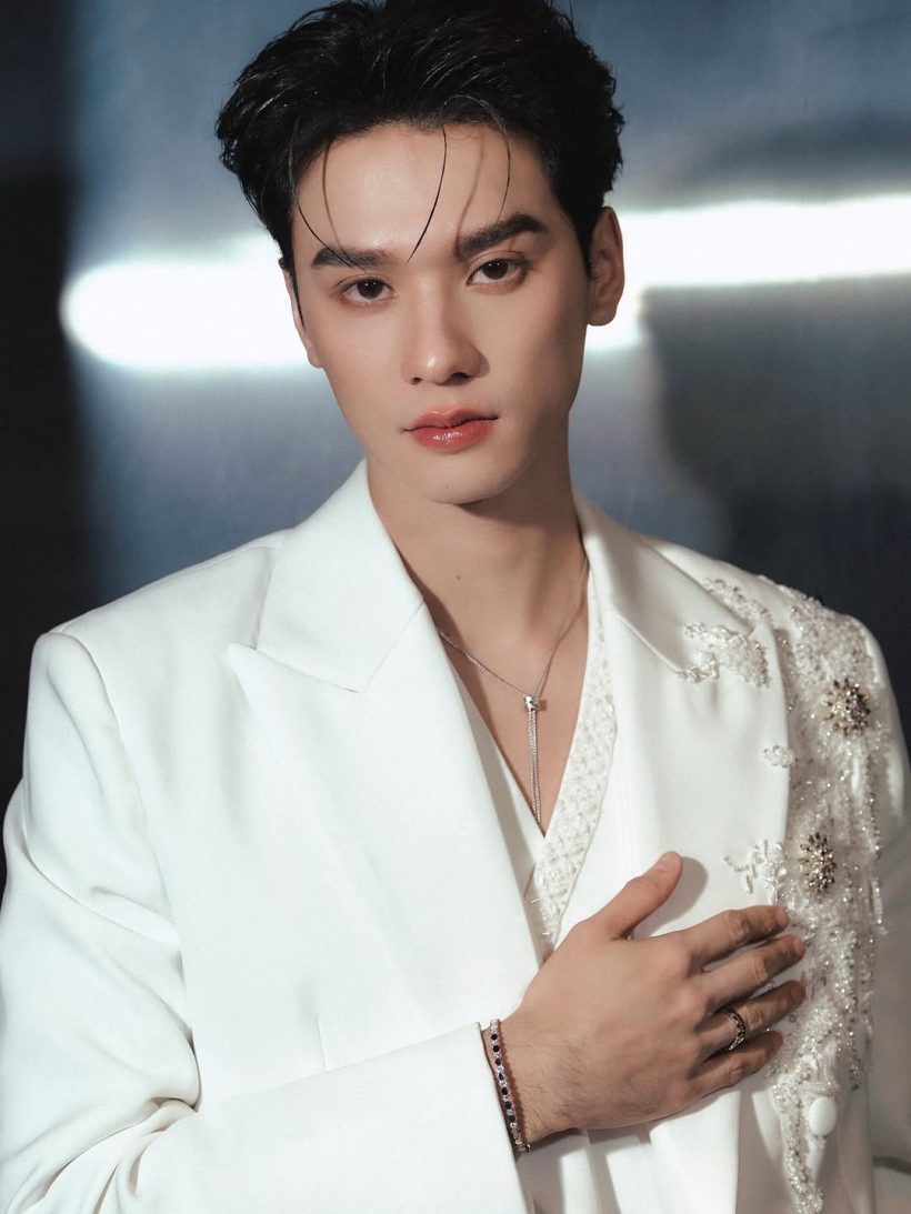 ยอมรับว่าปังจริง! พระเอกคนนี้ รางวัลใหญ่ ดาวรุ่งชายเเห่งปี