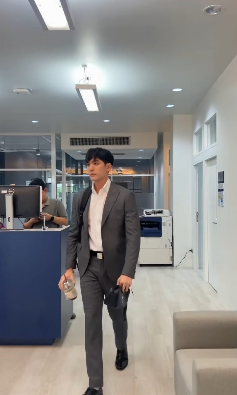 กรี๊ดทั้งห้องเรียน! ดาราหนุ่มดัง ผันตัวเป็นอาจารย์สอน ม.ดัง