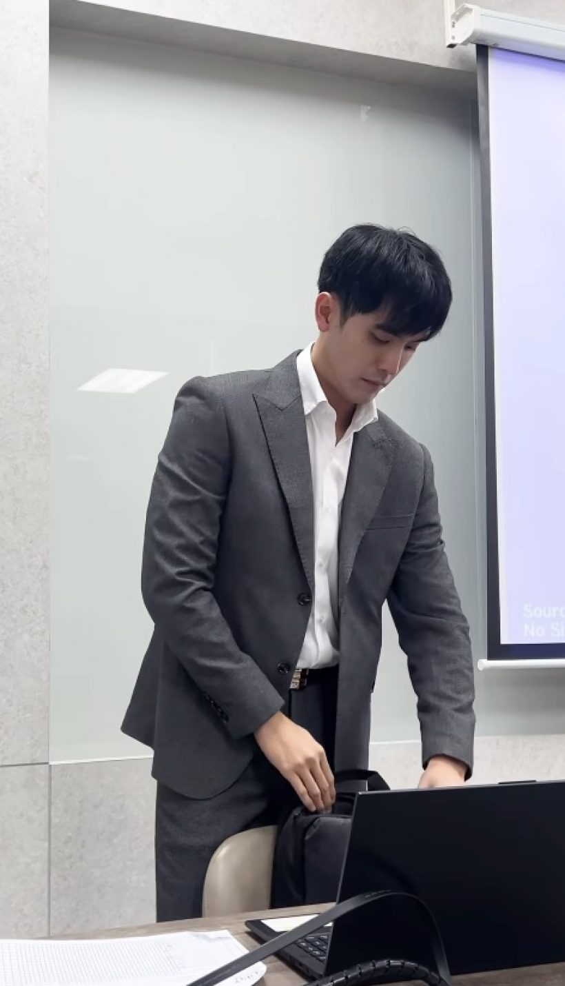 กรี๊ดทั้งห้องเรียน! ดาราหนุ่มดัง ผันตัวเป็นอาจารย์สอน ม.ดัง