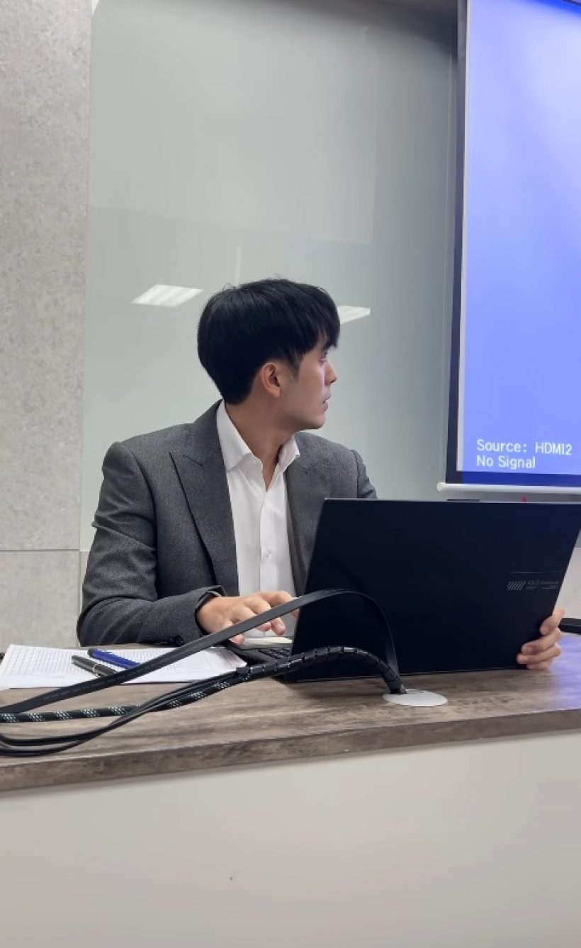 กรี๊ดทั้งห้องเรียน! ดาราหนุ่มดัง ผันตัวเป็นอาจารย์สอน ม.ดัง