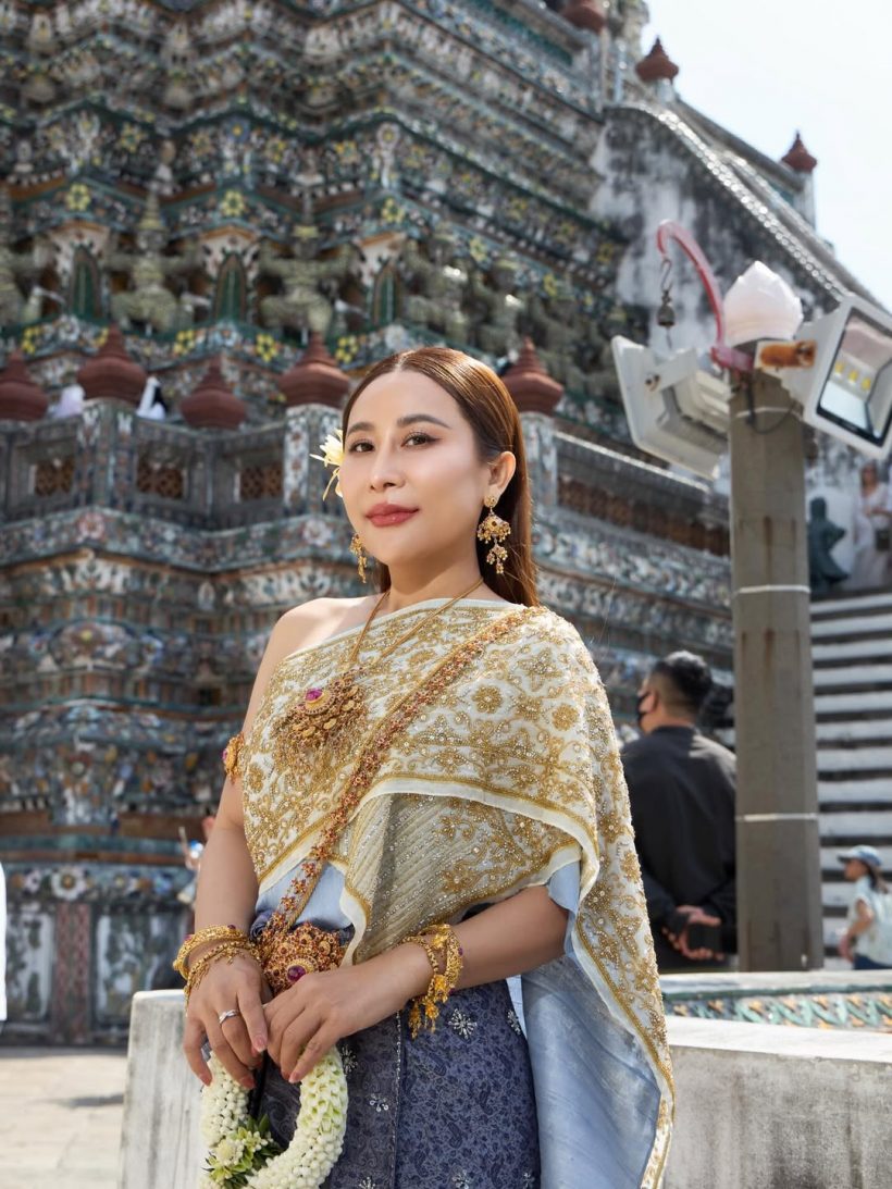 กรี๊ด! ลาล่า-ดาราฝรั่งแต่งชุดไทย สวยหล่อราวพรีเวดดิ้ง