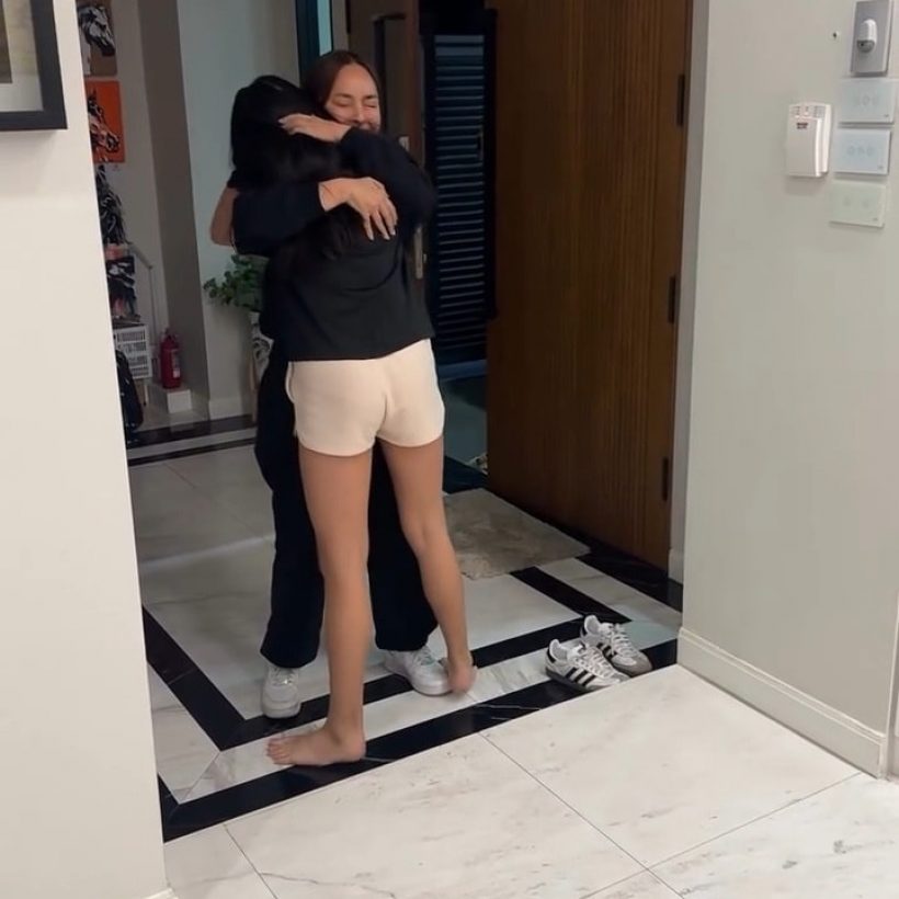 วินาทีแรกที่นานากลับถึงบ้าน กอดลูกร้องไห้แต่ไร้เงาเวย์?