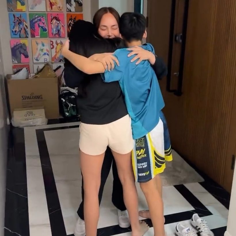 วินาทีแรกที่นานากลับถึงบ้าน กอดลูกร้องไห้แต่ไร้เงาเวย์?