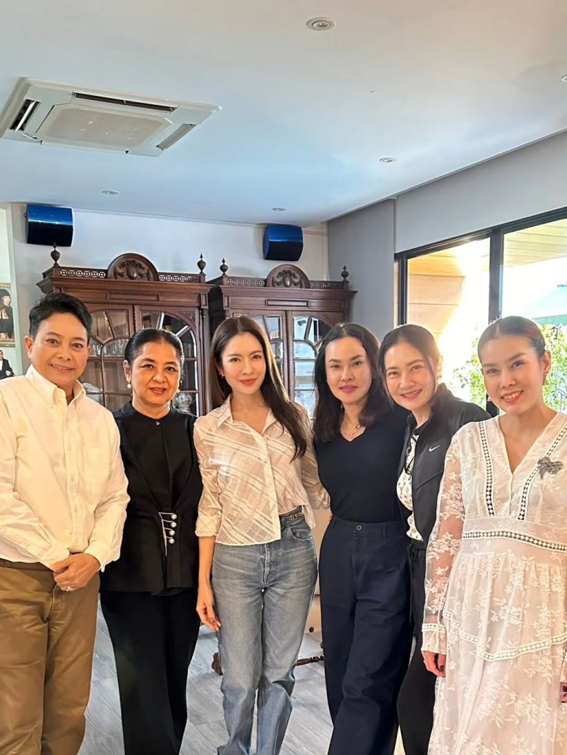 เเอฟ เผยโมเมนต์ประทับใจ พา นนกุล กราบผู้ใหญ่ผู้มีพระคุณ