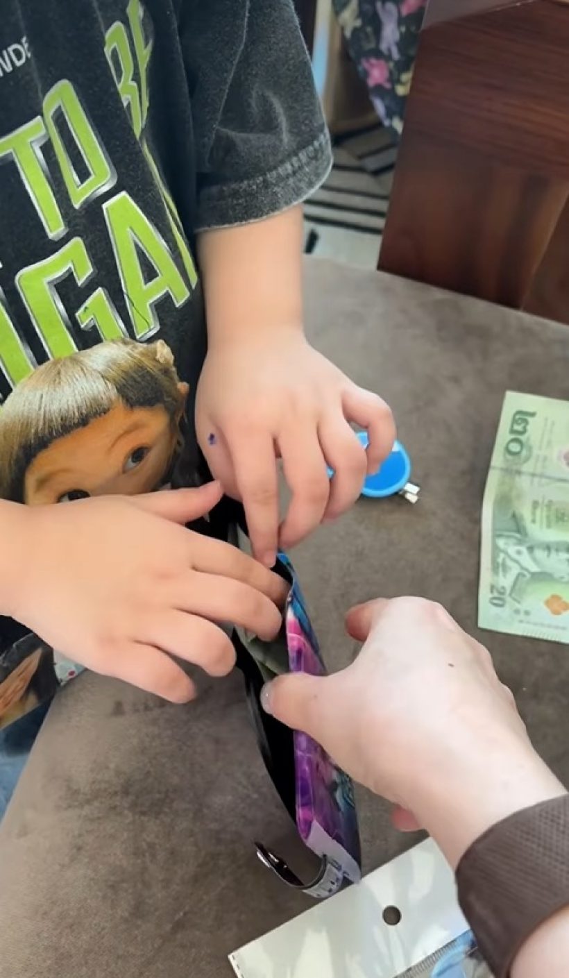 มาดู! กระเป๋าตังค์ น้องเกล ทำพี่ๆอึ้ง ทั้งกระเป๋าทั้งเงิน