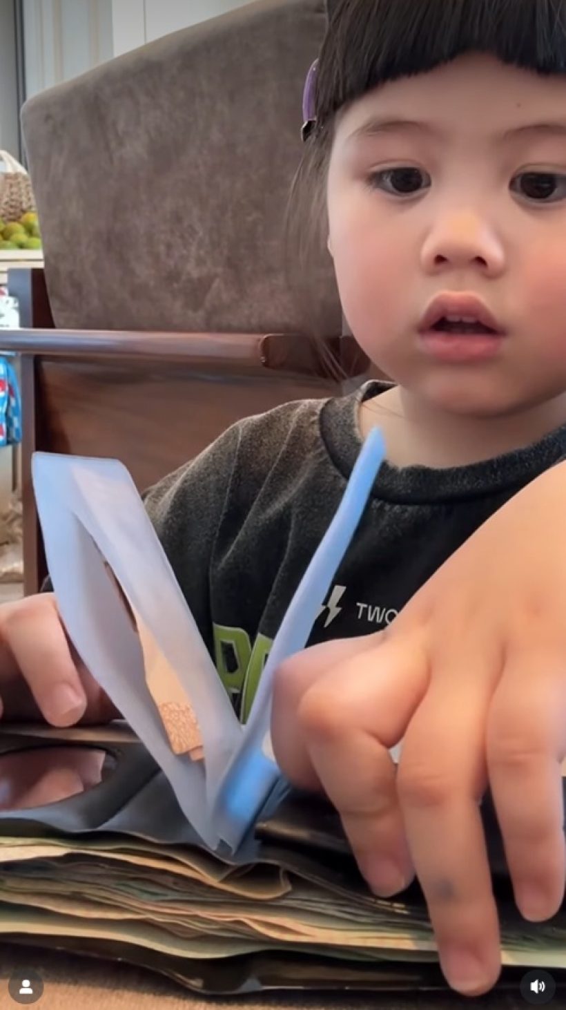 มาดู! กระเป๋าตังค์ น้องเกล ทำพี่ๆอึ้ง ทั้งกระเป๋าทั้งเงิน