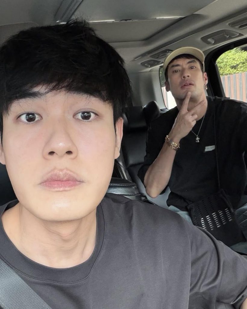 อุ๊ย?! หน่อง ธนา ป๊ะกับ ฟาง กลางสนามบิน ชาวเน็ตแห่ซูม...สายตาคู่นี้มันมีอะไร!